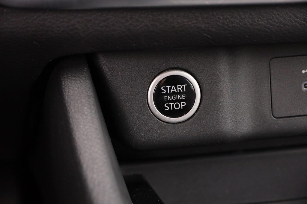 Nissan Rogue Vehicle Image 14