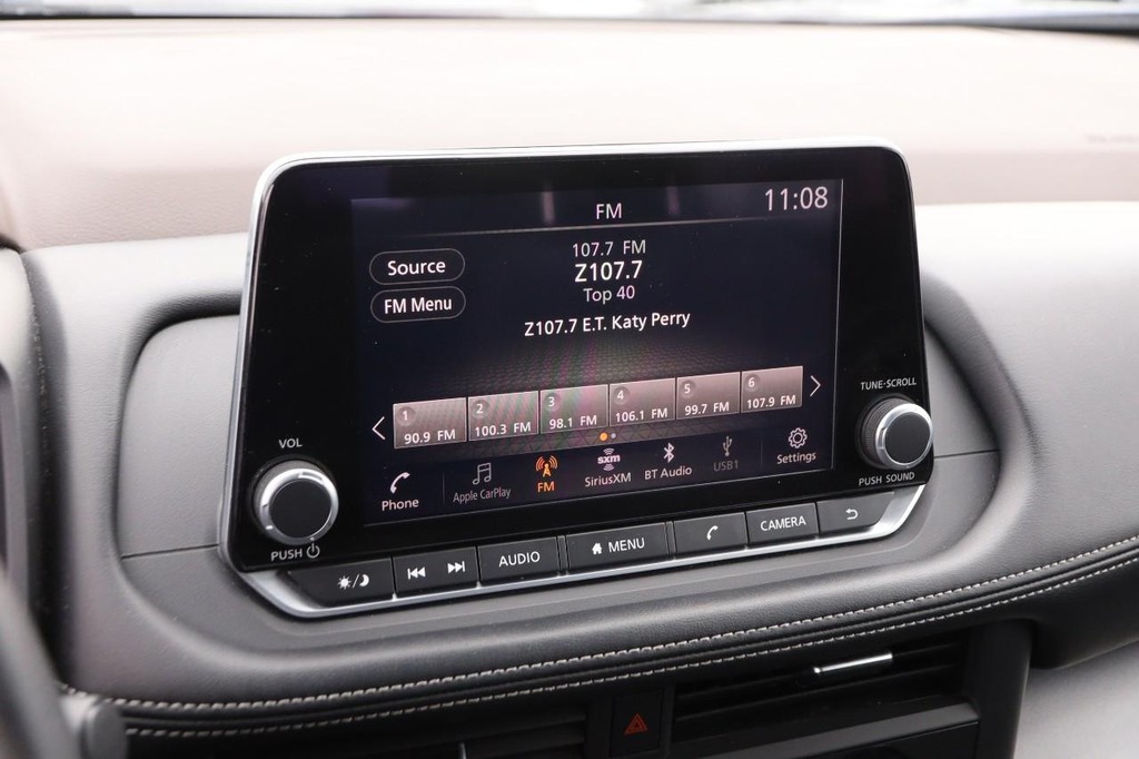 Nissan Rogue Vehicle Image 15