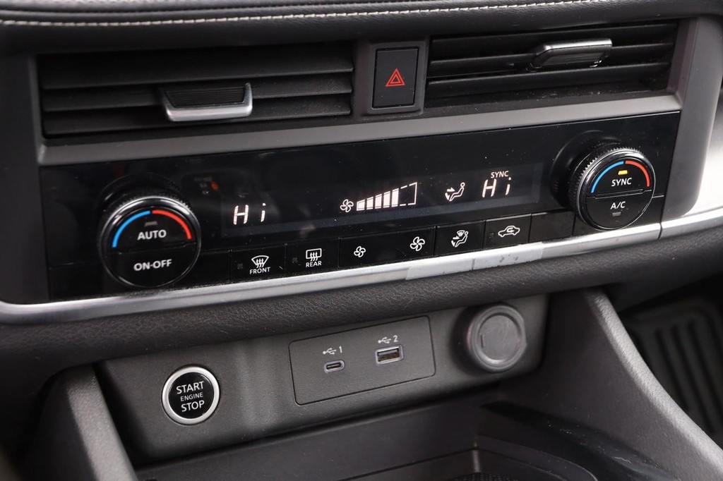 Nissan Rogue Vehicle Image 17