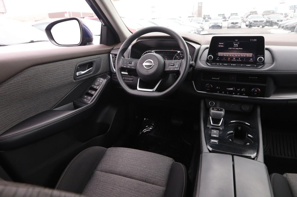 Nissan Rogue Vehicle Image 21