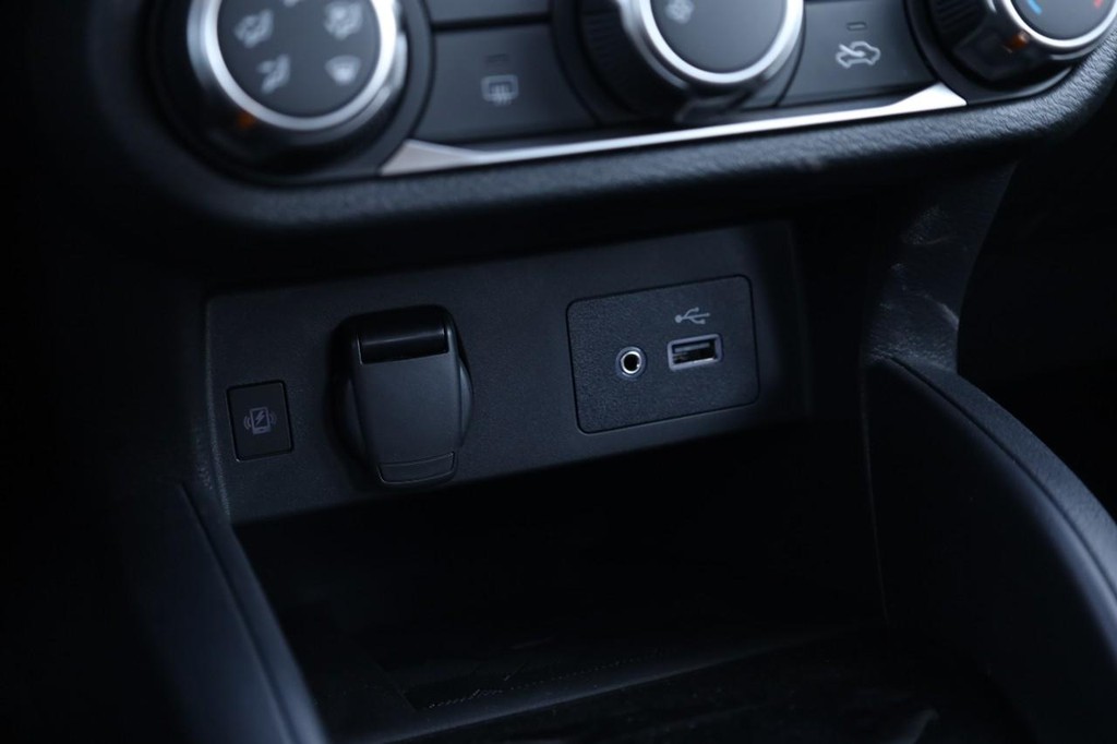 Nissan Versa Vehicle Image 14