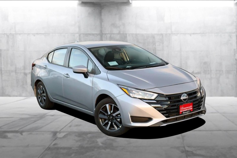 Nissan Versa Vehicle Image 02