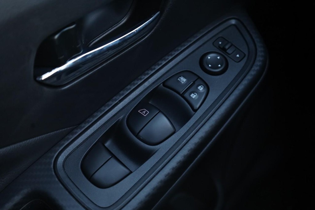 Nissan Versa Vehicle Image 17