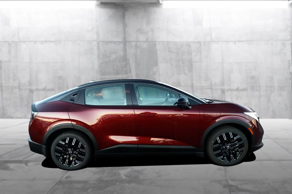 Nissan LEAF Vehicle Image 05