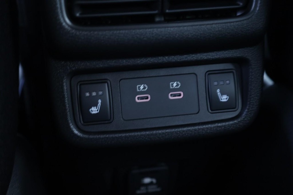 Nissan LEAF Vehicle Image 24