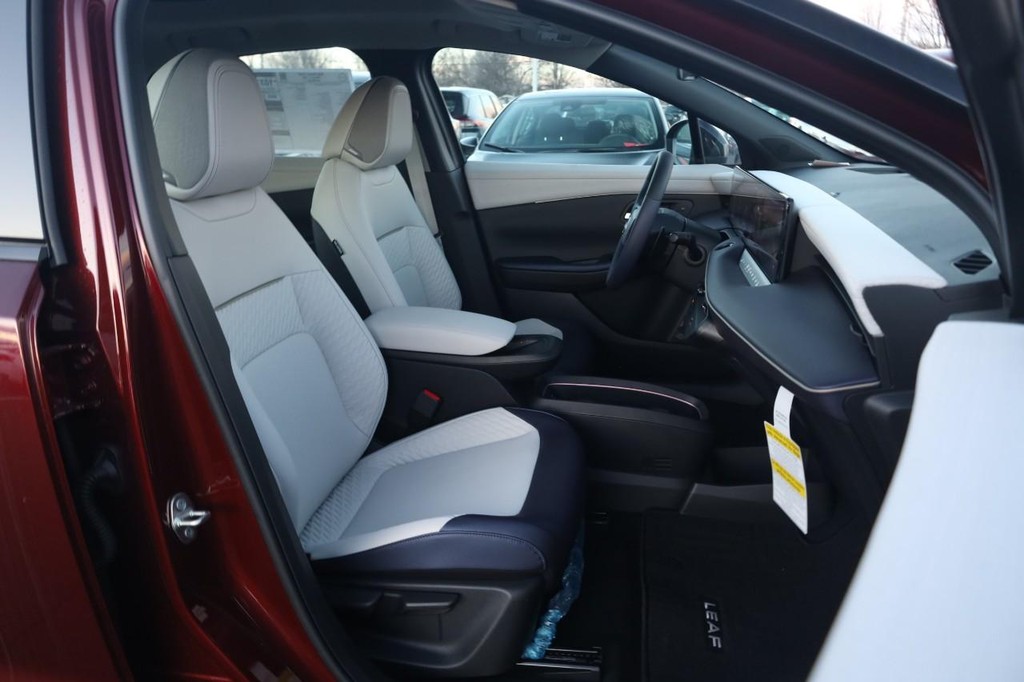 Nissan LEAF Vehicle Image 27