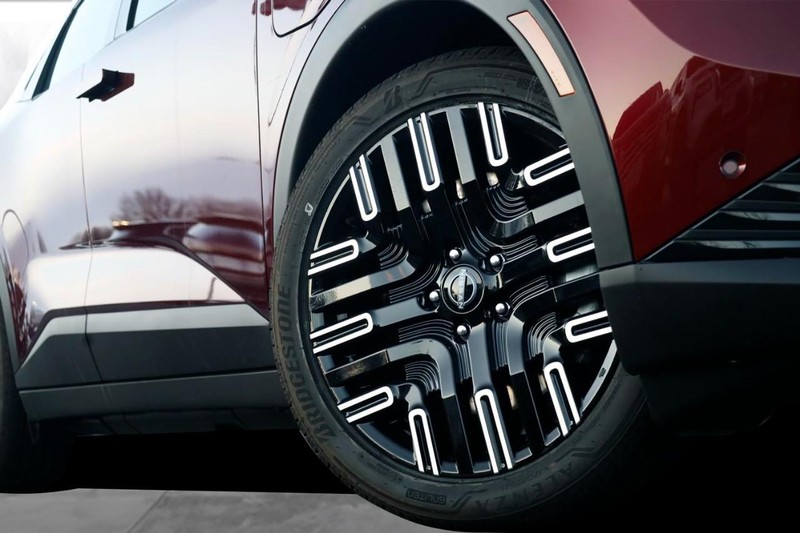 Nissan LEAF Vehicle Image 03