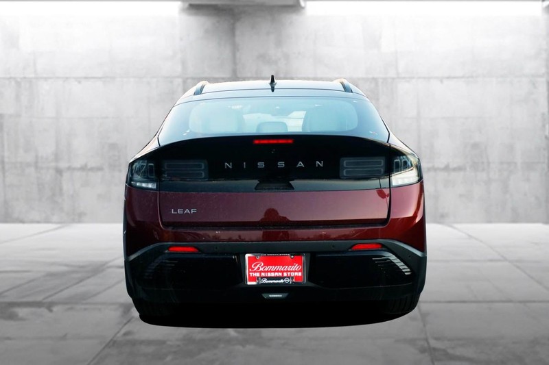 Nissan LEAF Vehicle Image 06