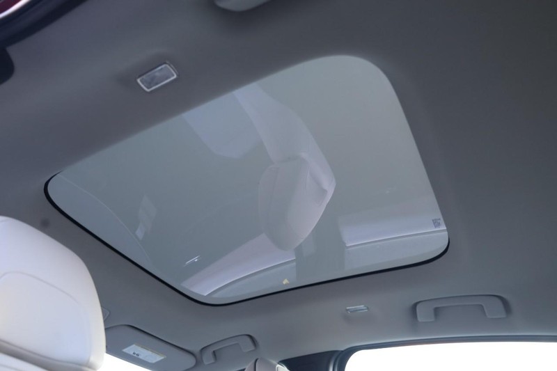 Nissan LEAF Vehicle Image 09