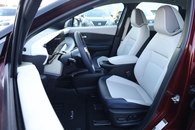 Nissan LEAF Vehicle Image 10