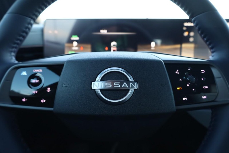 Nissan LEAF Vehicle Image 11