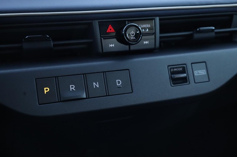 Nissan LEAF Vehicle Image 17