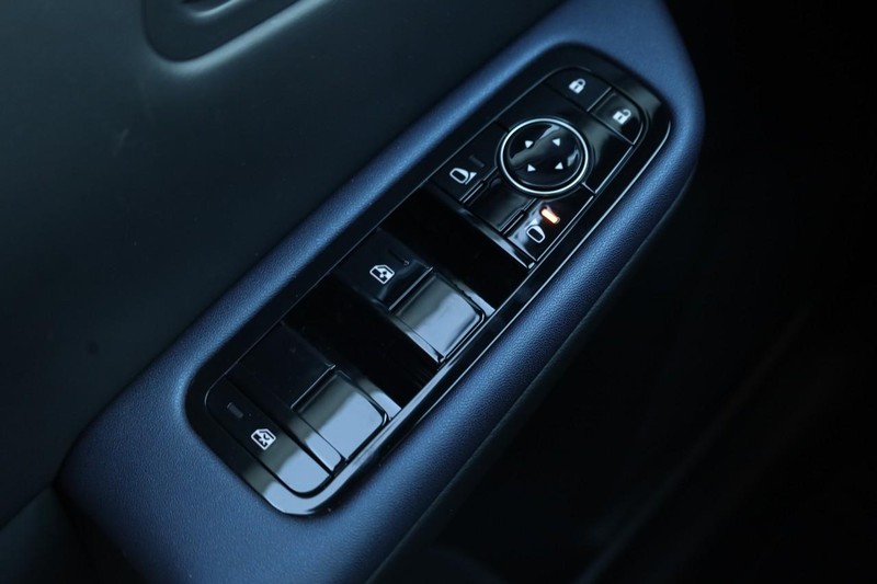 Nissan LEAF Vehicle Image 19