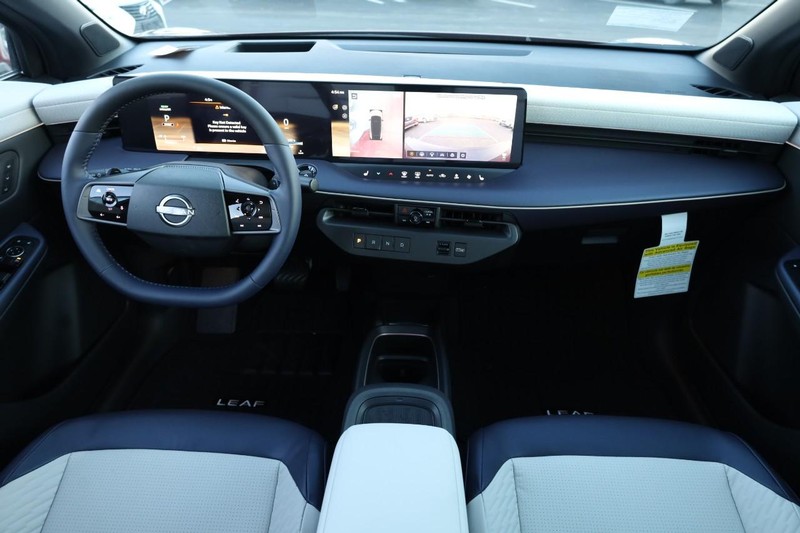 Nissan LEAF Vehicle Image 25