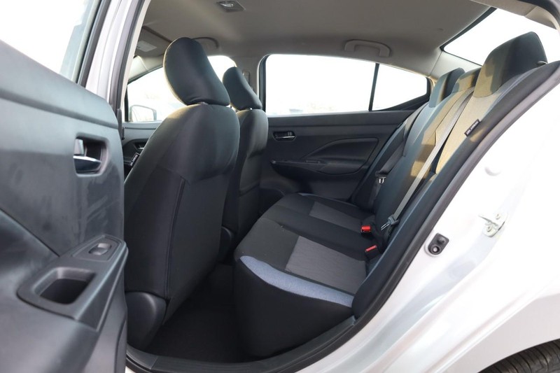 Nissan Versa Vehicle Image 19