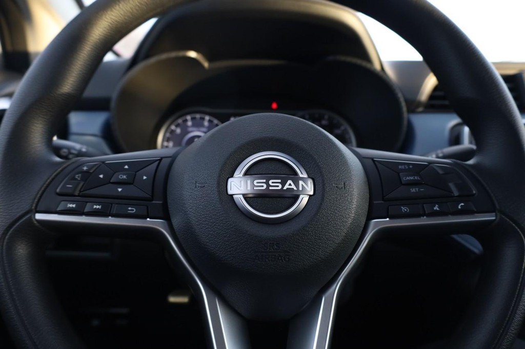 Nissan Versa Vehicle Image 09