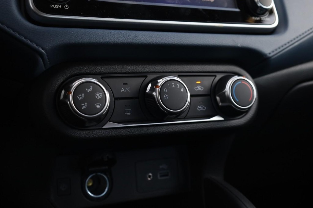 Nissan Versa Vehicle Image 13