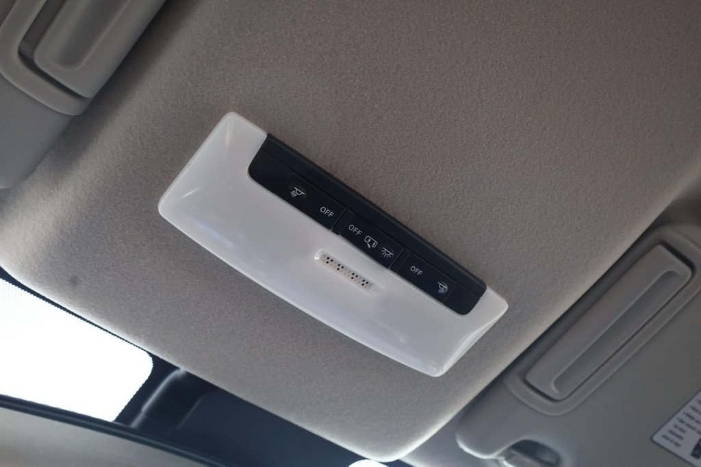 Nissan Versa Vehicle Image 16