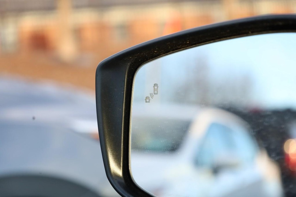 Nissan Versa Vehicle Image 18