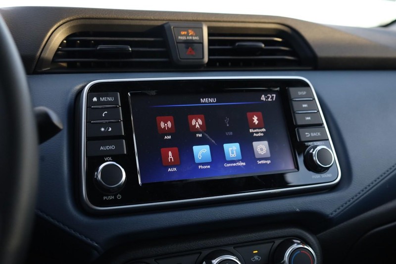 Nissan Versa Vehicle Image 11