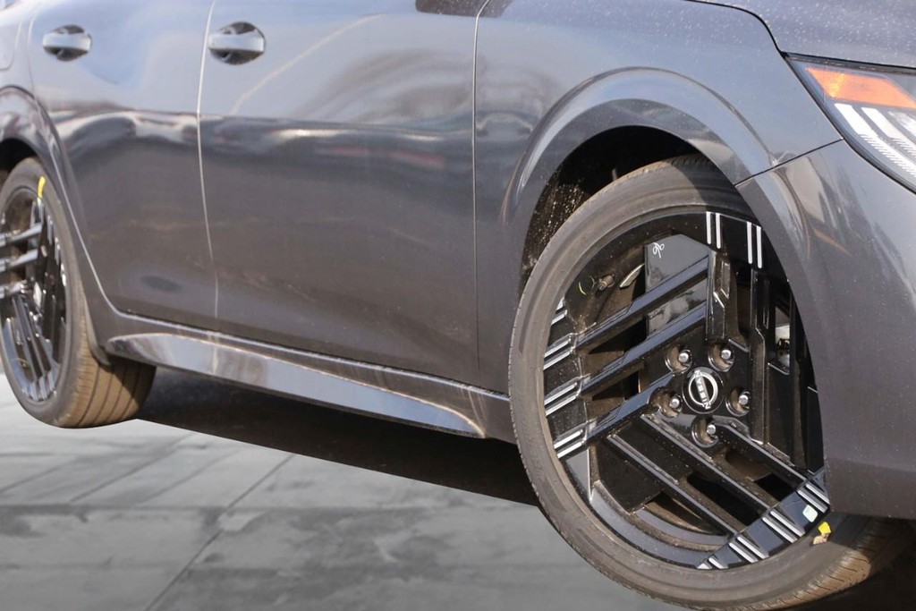 Nissan Sentra Vehicle Image 03