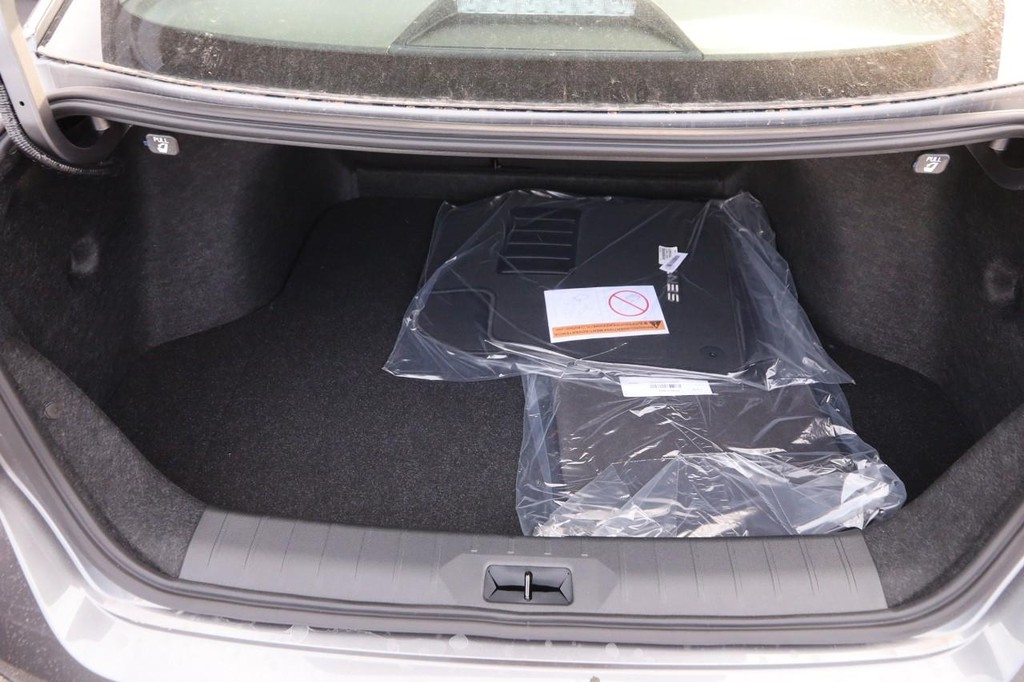 Nissan Sentra Vehicle Image 07