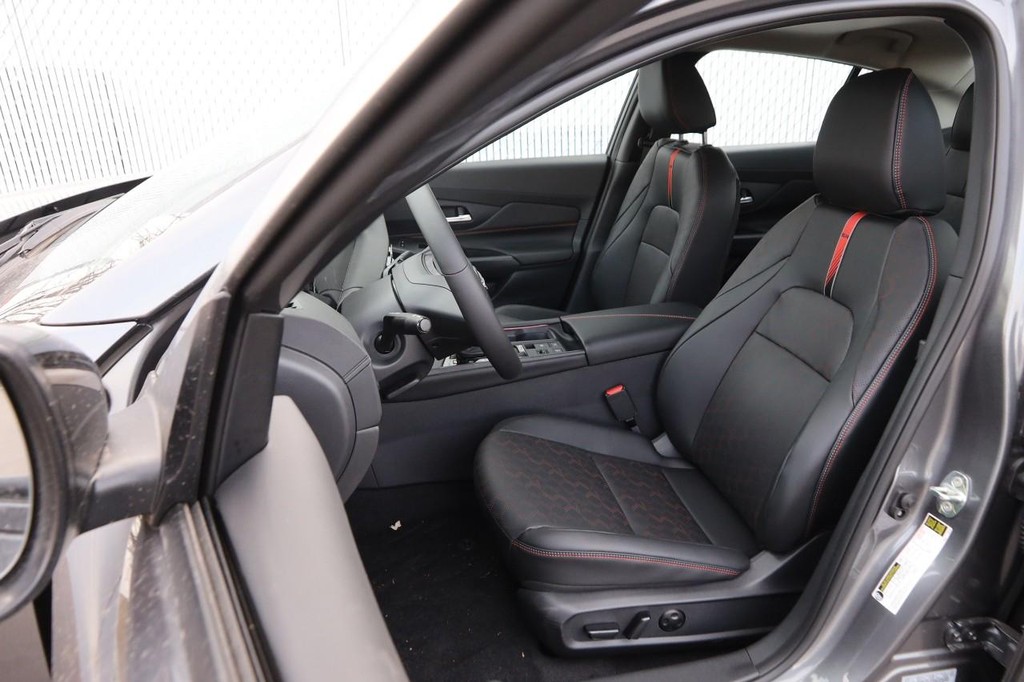 Nissan Sentra Vehicle Image 09