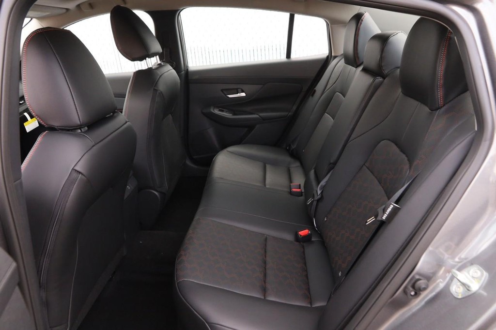 Nissan Sentra Vehicle Image 10