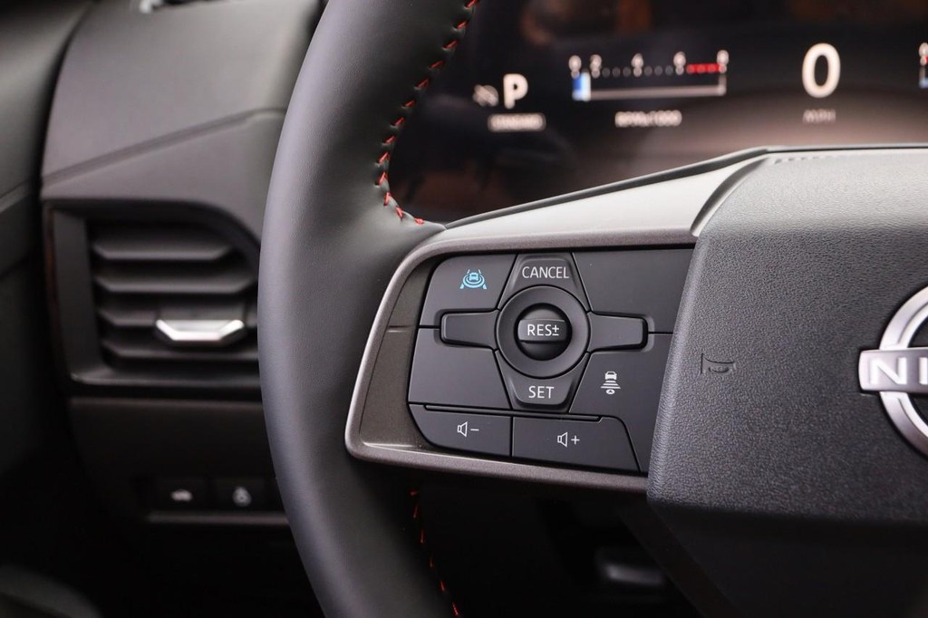 Nissan Sentra Vehicle Image 12