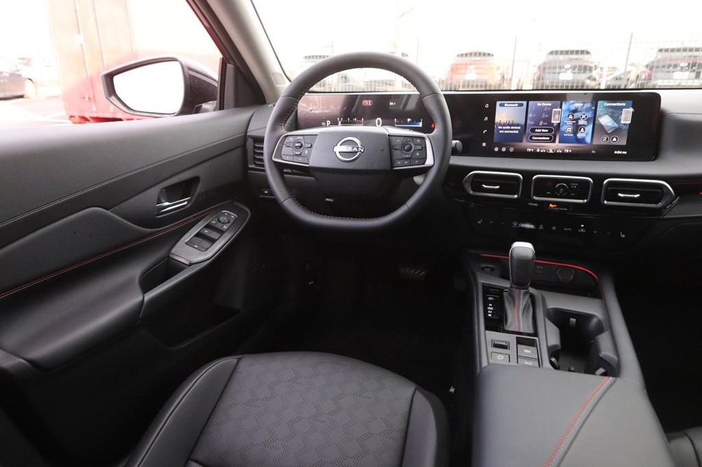 Nissan Sentra Vehicle Image 22