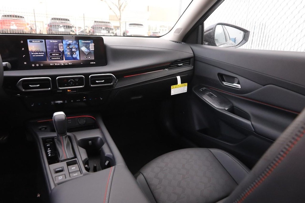 Nissan Sentra Vehicle Image 25