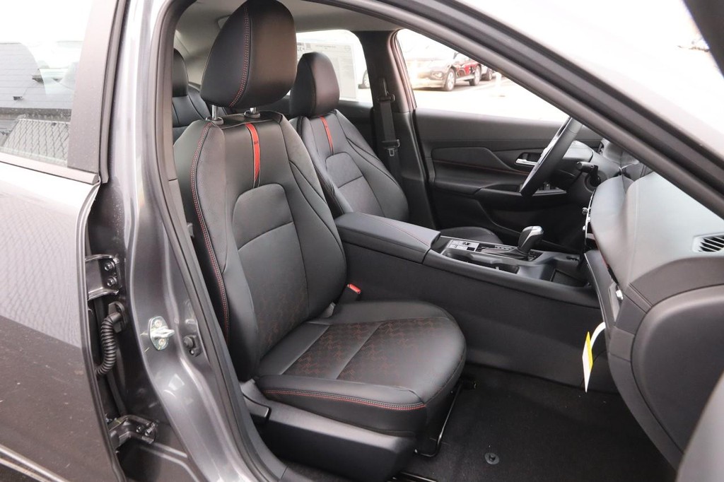 Nissan Sentra Vehicle Image 26