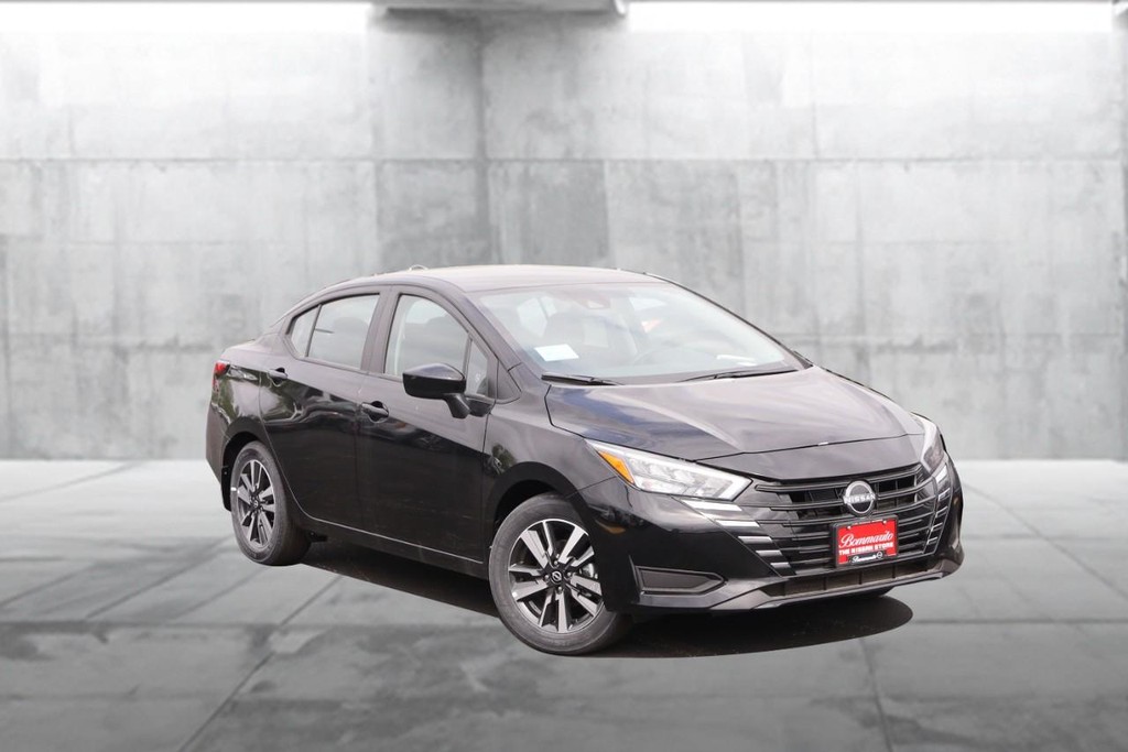 Nissan Versa Vehicle Full-screen Gallery Image 2