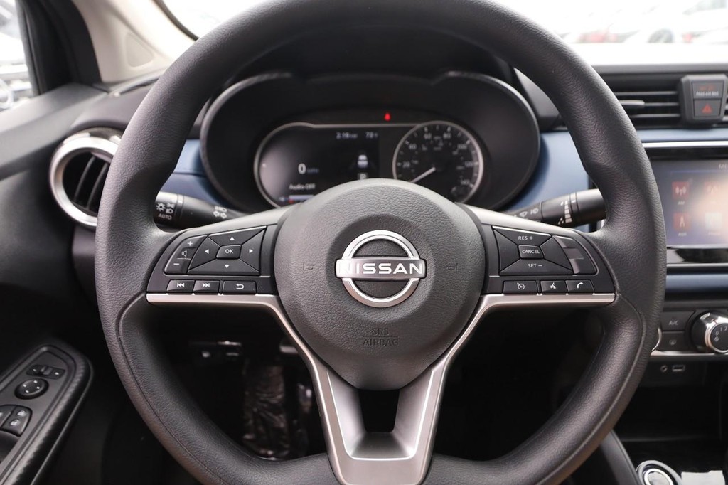 Nissan Versa Vehicle Full-screen Gallery Image 10