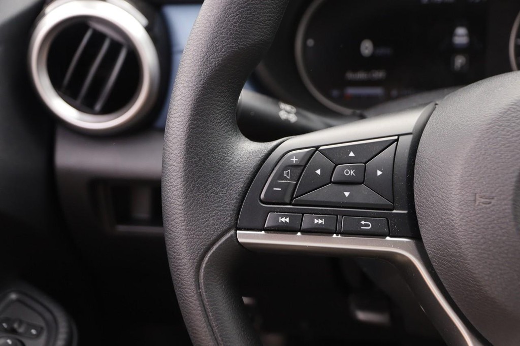 Nissan Versa Vehicle Full-screen Gallery Image 11