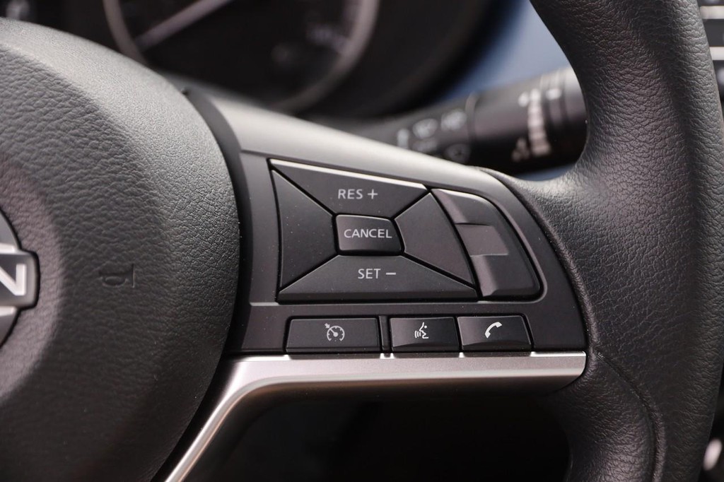 Nissan Versa Vehicle Full-screen Gallery Image 12