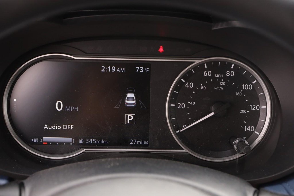 Nissan Versa Vehicle Full-screen Gallery Image 13