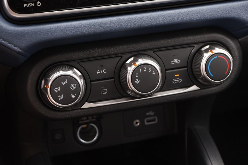 Nissan Versa Vehicle Full-screen Gallery Image 17