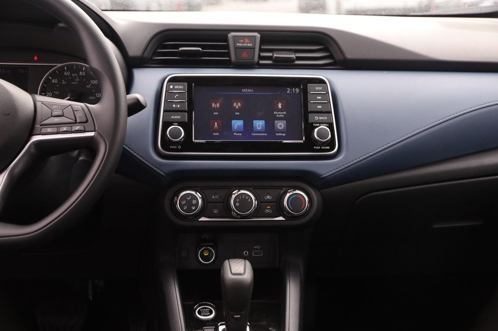 Nissan Versa Vehicle Full-screen Gallery Image 22