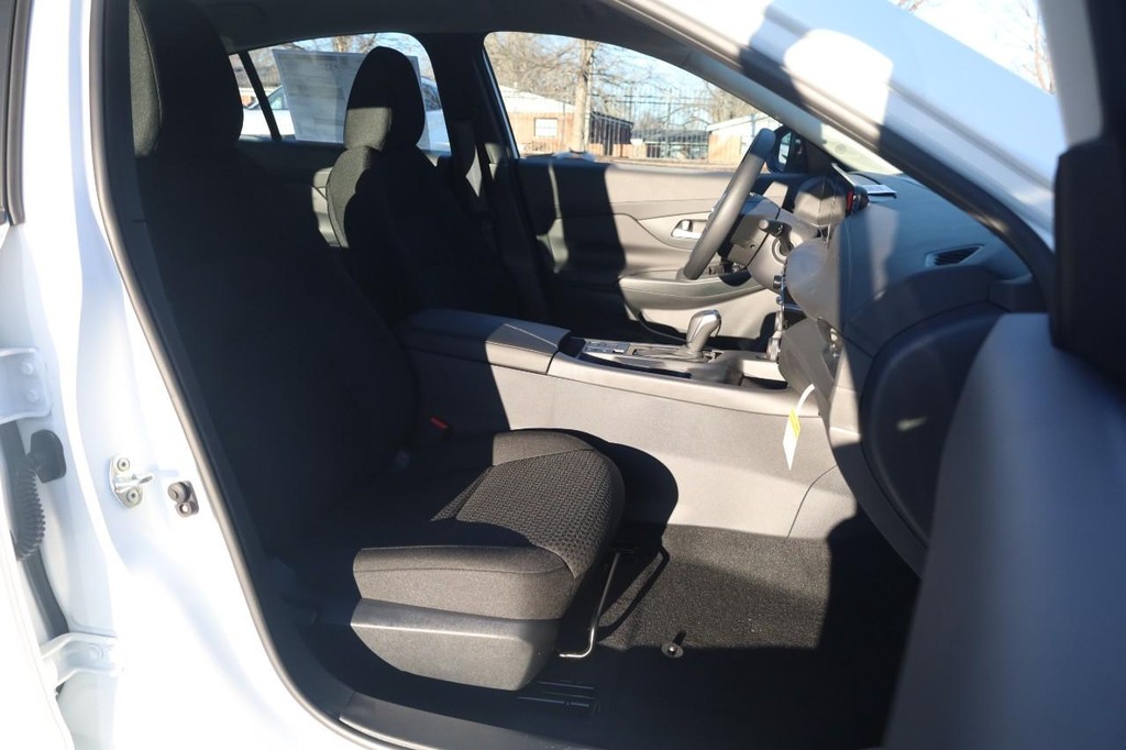 Nissan Sentra Vehicle Image 25