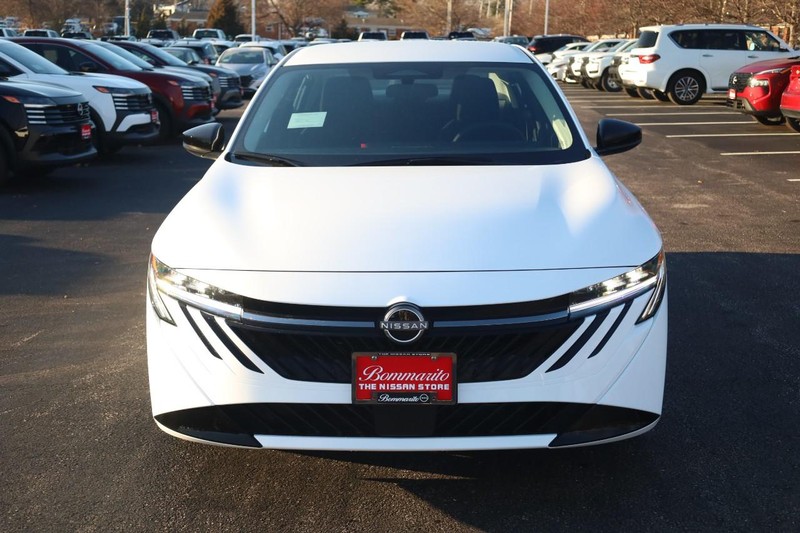 Nissan Sentra Vehicle Image 04