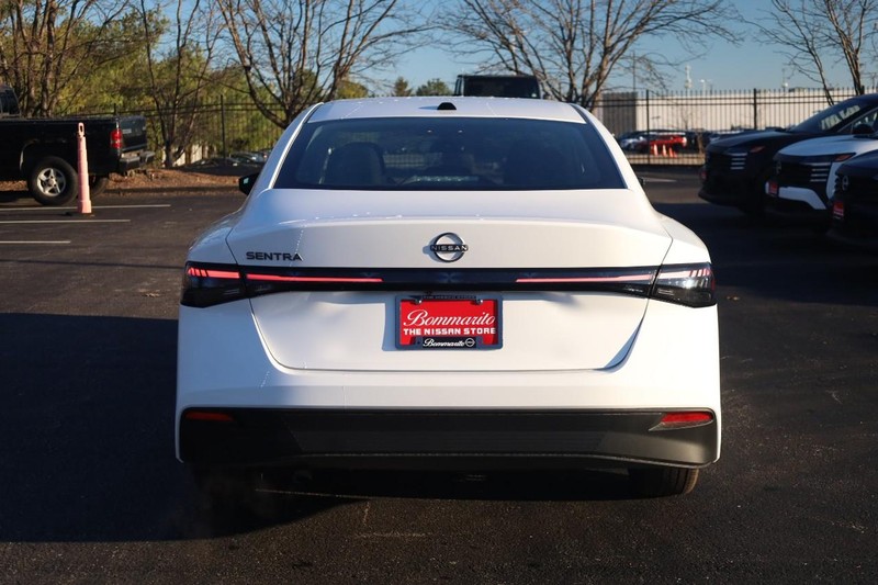 Nissan Sentra Vehicle Image 06