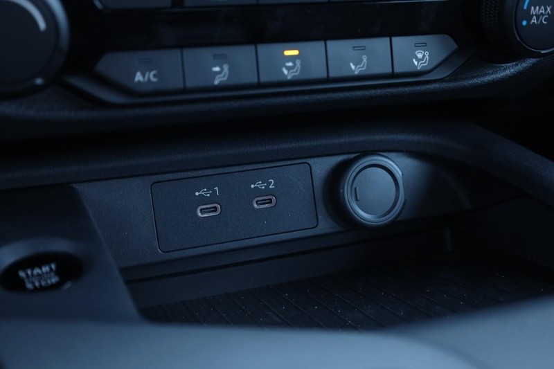 Nissan Sentra Vehicle Image 15