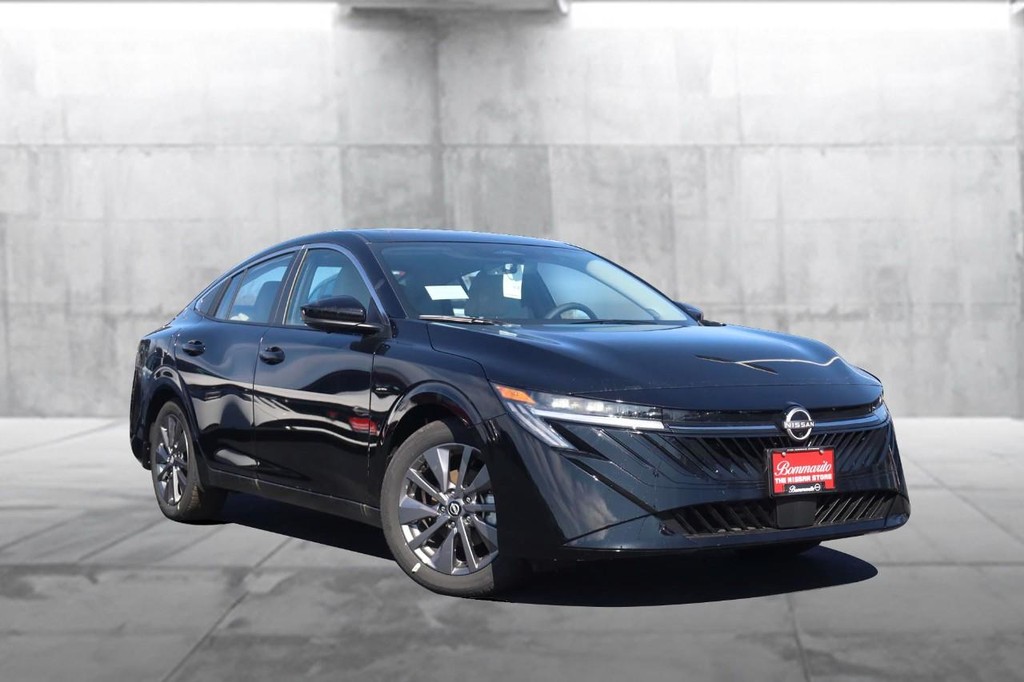 Nissan Sentra Vehicle Image 02