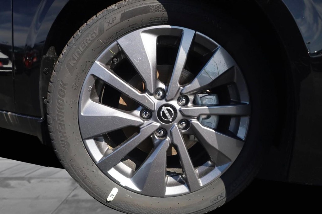 Nissan Sentra Vehicle Image 03