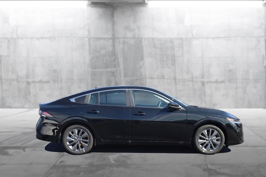 Nissan Sentra Vehicle Image 05