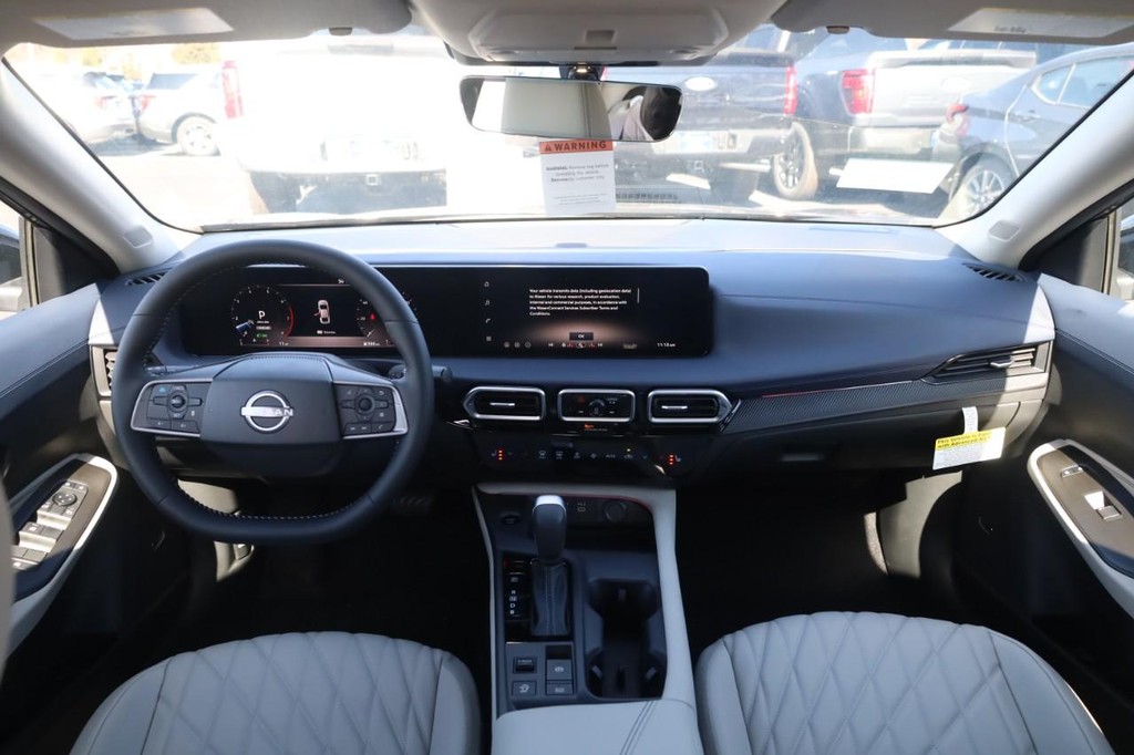 Nissan Sentra Vehicle Image 07