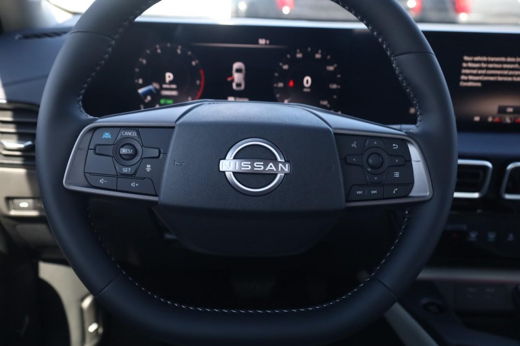 Nissan Sentra Vehicle Image 08