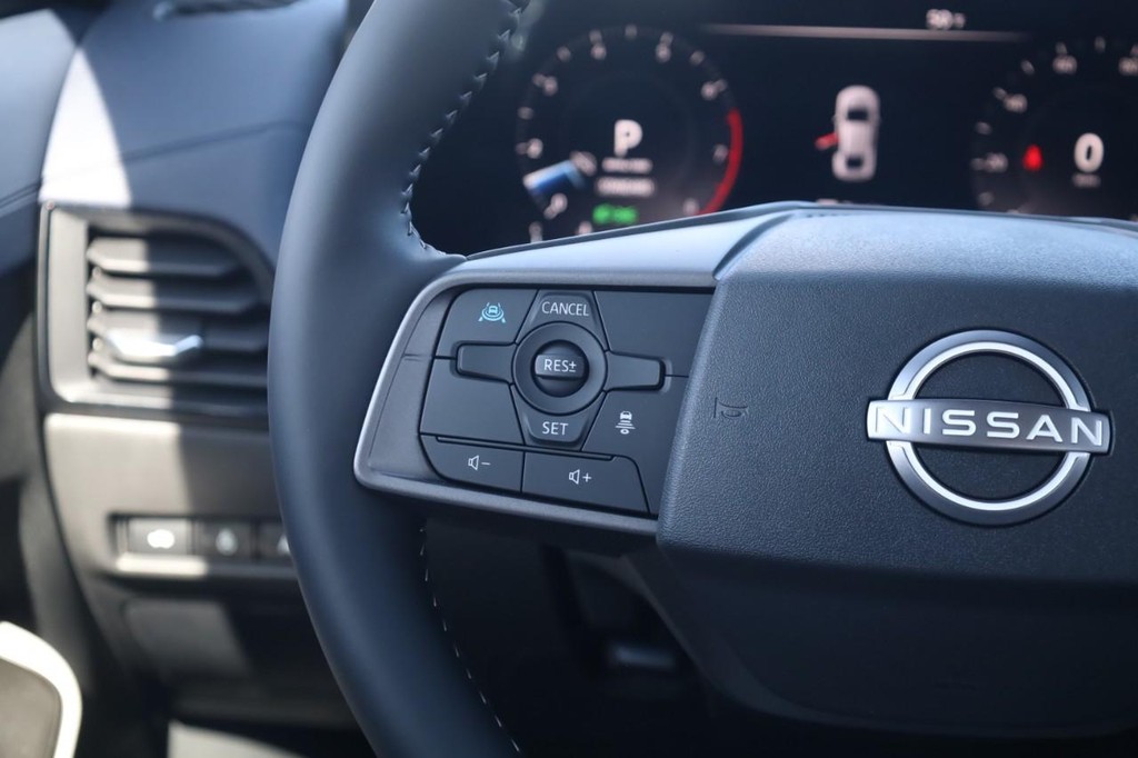 Nissan Sentra Vehicle Image 10