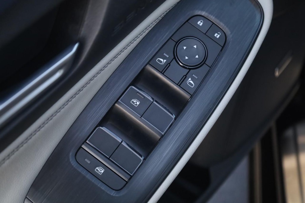 Nissan Sentra Vehicle Image 11